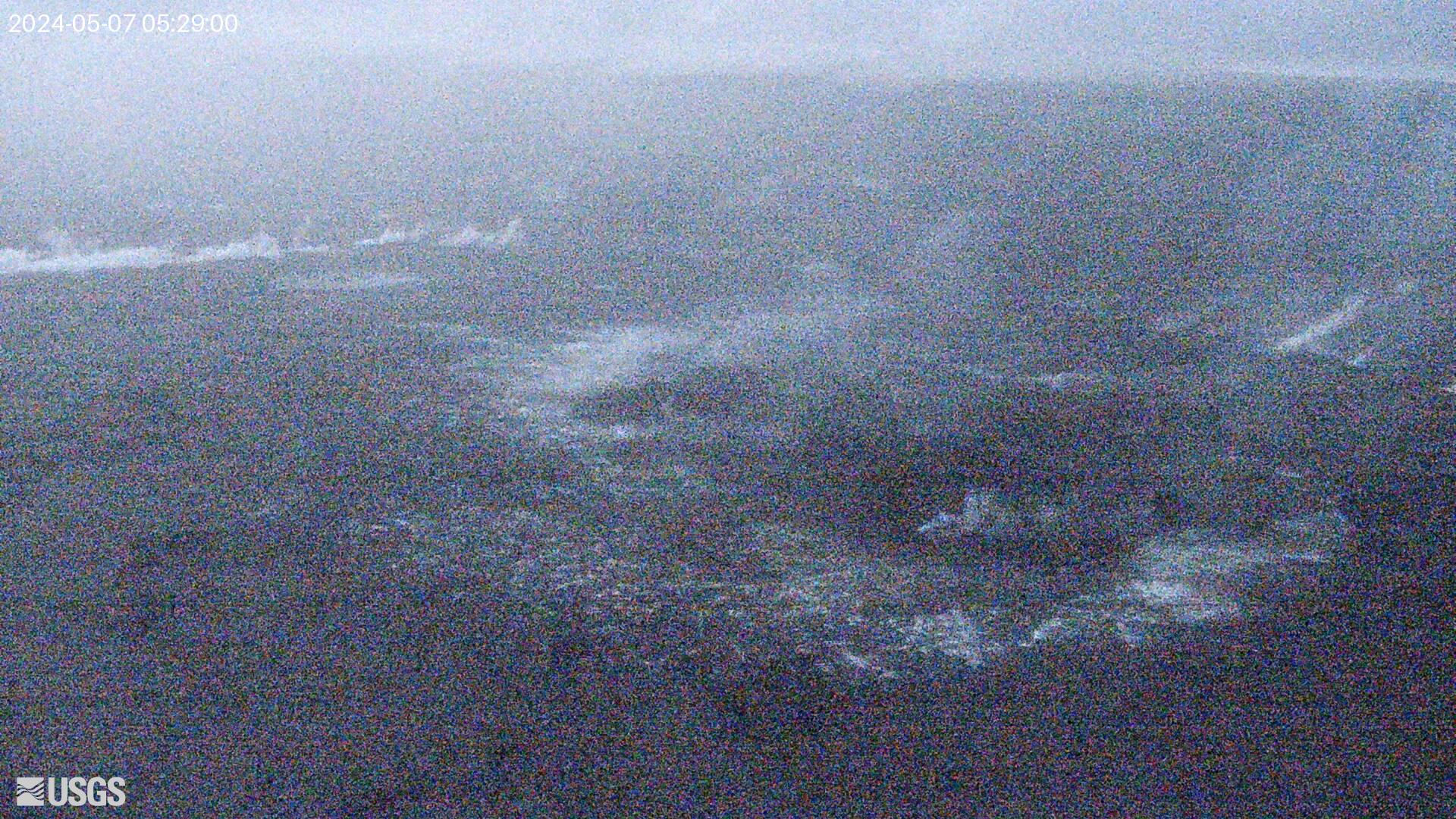 West vent in Halemaʻumaʻu and lava lake - [V1cam] preview image